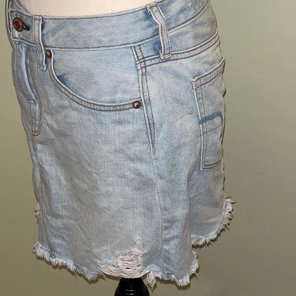 American Eagle Outfitters distressed light wash mini denim skirt - Picture 6 of 17